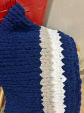 Load image into Gallery viewer, Hand Knitted Chunky Blankets DIY Class