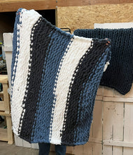 Load image into Gallery viewer, Hand Knitted Chunky Blankets DIY Class