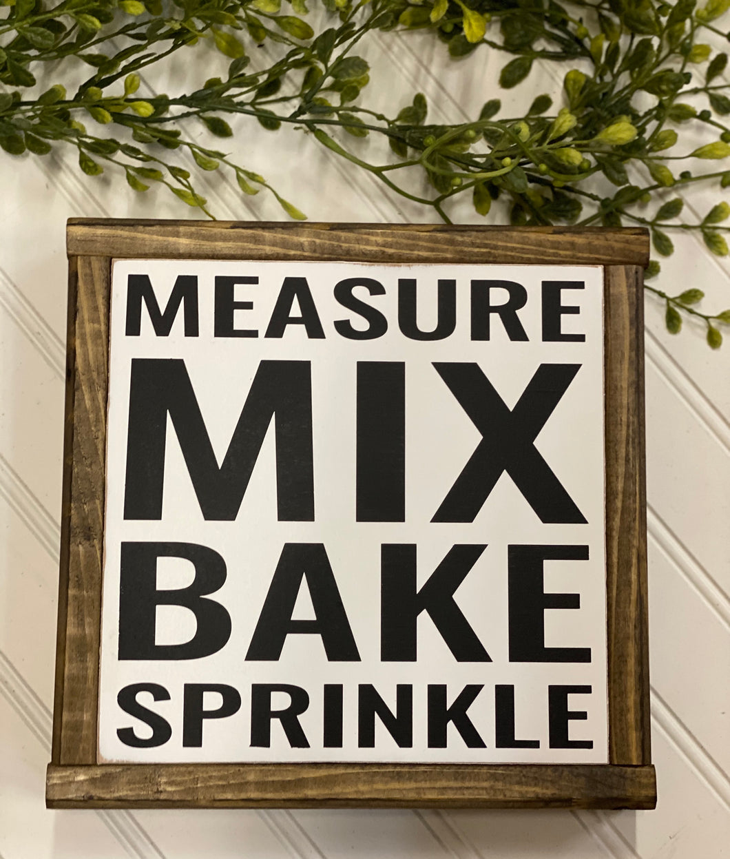MEASURE MIX BAKE SPRINKLE